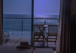 Hotel Cap Roig & Spa by Brava Hoteles的阳台或露台