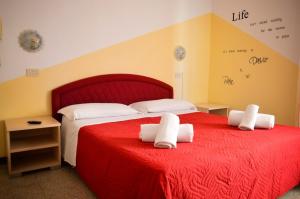 Postel nebo postele na pokoji v ubytování Hotel Cirene + 37 fotografií
