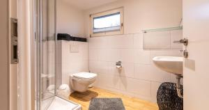 Koupelna v ubytování Appartementanlage am Arnumer See
