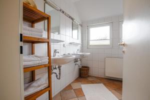 Kuchyň nebo kuchyňský kout v ubytování Appartementanlage am Arnumer See + 37 fotografií