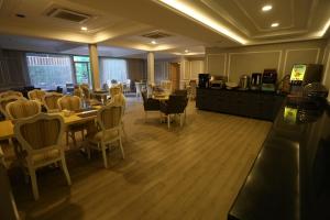 
A restaurant or other place to eat at Albatros Premier Hotel
