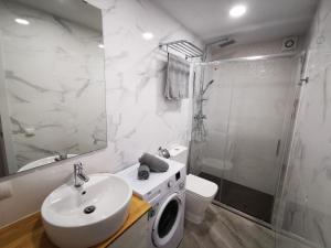 A bathroom at Apartment Hibiscus