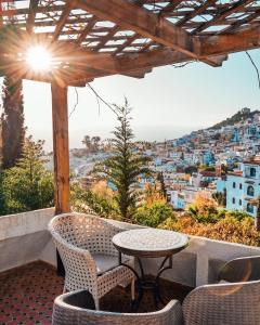 Ein allgemeiner Bergblick oder ein Berglick von des Bed & Breakfasts aus