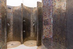 Koupelna v ubytování Vestina Wellness & SPA Hotel
