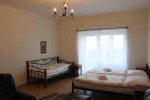 Postel nebo postele na pokoji v ubytování Hotel Černý kůň
