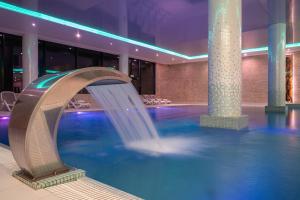 Bazén v ubytování Vestina Wellness & SPA Hotel nebo v jeho okolí