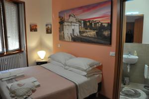 Krevet ili kreveti u jedinici u okviru objekta CityWalls Guest House Bergamo