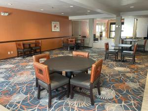 a waiting room with a table and chairs at Days Inn & Suites by Wyndham La Crosse-Onalaska in Onalaska