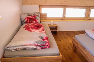 Säng eller sängar i ett rum på Ferienwohnung Berchtold