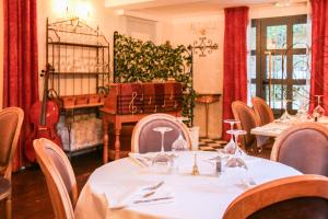Posezení v ubytování Hôtel Restaurant U Castellu Vizzavona