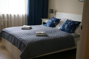 Łóżko lub łóżka w pokoju w obiekcie Apartament blisko plaży (Osiedle Ogrody Kołobrzeg)