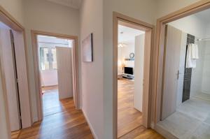 A television and/or entertainment centre at Jordi apartment