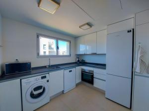 Kuchyňa alebo kuchynka v ubytovaní Apartamento playa y club náutico a 150m