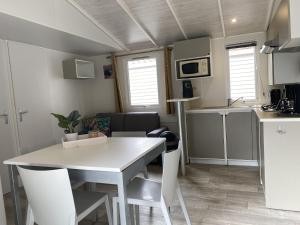 Galeriebild der Unterkunft Chalet near Antwerp with Pool Access in Rijkevorsel