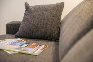 A seating area at Candelario apartamentos