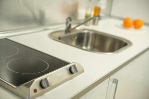 A kitchen or kitchenette at Candelario apartamentos