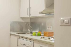 A kitchen or kitchenette at Candelario apartamentos