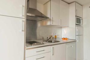 A kitchen or kitchenette at Candelario apartamentos