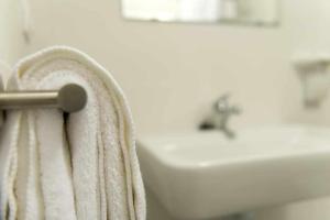 A bathroom at Candelario apartamentos