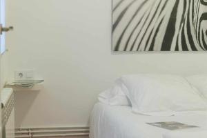 A bed or beds in a room at Candelario apartamentos
