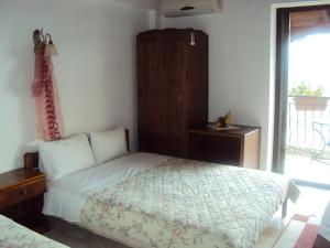 Postel nebo postele na pokoji v ubytování Vassilis Guesthouse