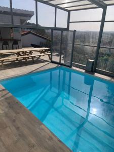 Gallery image of villa 12 pers climatisée, piscine chauffée couverte ou non,2km mer, golf, jardin in Anglet