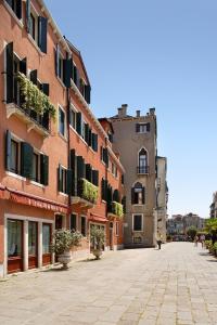 a cobblestone street in front of a building at Palazzo del Giglio in Venice