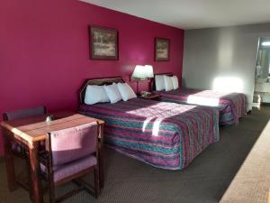 מיטה או מיטות בחדר ב-America's Best Value Inn Clarksdale