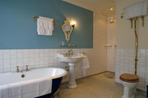 Koupelna v ubytování Hostellerie La Maison de Maître