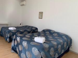 Postel nebo postele na pokoji v ubytování Beaconsfield Lodge Motel