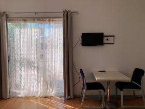TV a/nebo společenská místnost v ubytování Beaconsfield Lodge Motel