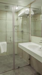 Regenta Central Somnath, Bhalpara的一间浴室