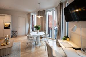 TV a/nebo společenská místnost v ubytování Redstone Apartments