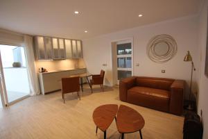 a living room with a couch and a table at Orly Club Coral Arena Dorada in Puerto del Carmen