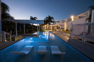 Doric Eco Boutique Resort & Spa - Sicily tesisinde veya buraya yakın yüzme havuzu