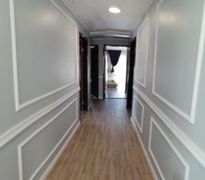 a hallway with white walls and wood floors at Casa Martin in Sulina