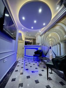 A kitchen or kitchenette at Crowned Hotel