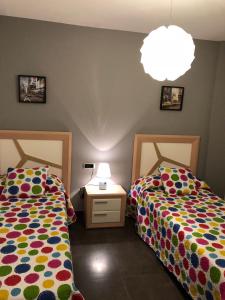 two beds sitting next to each other in a bedroom at Playa Norte 7ºG in Peniscola