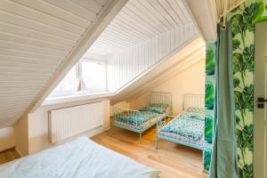 ミエルノにあるMessaの屋根裏部屋(椅子2脚、窓付)