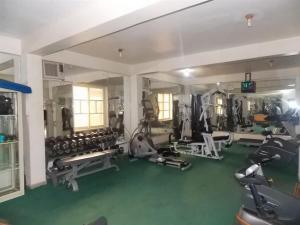 Room in Lodge - Ayalla Hotels and Suites tesisinde fitness merkezi ve/veya fitness olanakları