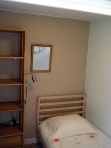 A bed or beds in a room at Vakantieappartementen Stuifkenszand