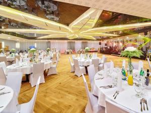 Reštaurácia alebo iné gastronomické zariadenie v ubytovaní ibis Styles Nowy Targ + 37 fotografií