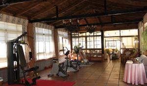 Fitness centrum a/nebo fitness zařízení v ubytování Hotel Villegas