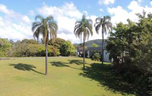 Κήπος έξω από το Comfort Inn Premier