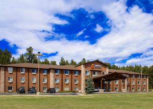 a large building with a lot of windows at Comfort Inn & Suites Near Custer State Park and Mt Rushmore in Custer