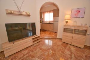 TV a/nebo společenská místnost v ubytování Casa D' Oro Corfu