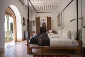 Riad Jaaneman tesisinde bir odada yatak veya yataklar