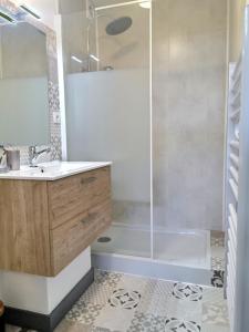 a bathroom with a shower and a sink and a tub at Studio ZEN Tout Confort Proche Hyper-Centre in Cognac