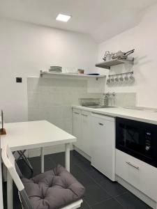 Kuchyňa alebo kuchynka v ubytovaní Vár-Lak Apartman