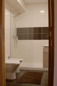 Bilik mandi di B Apartamentos